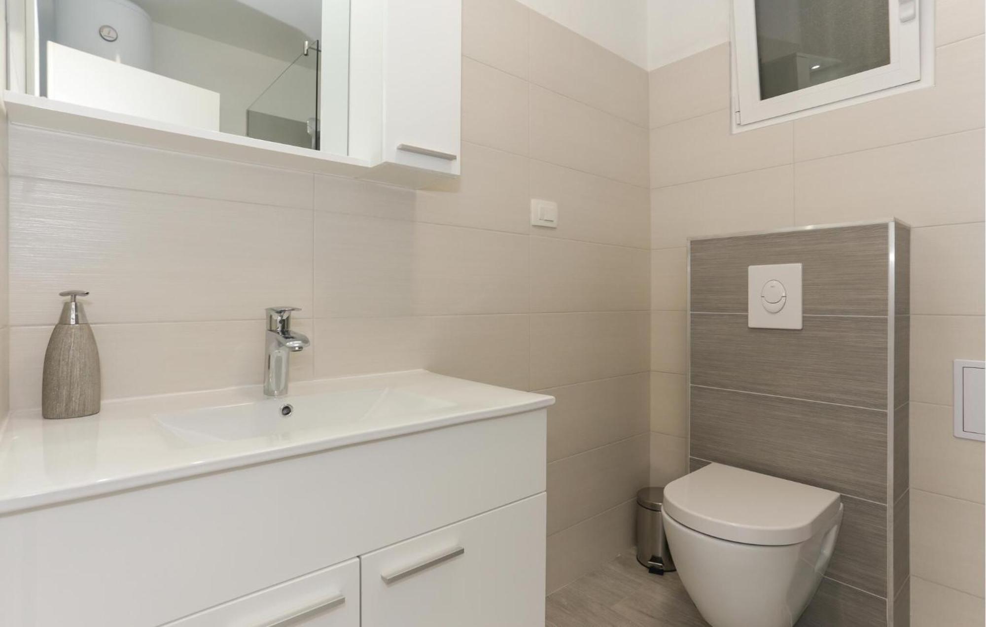 Cozy Apartment In Solin With Kitchen Zewnętrze zdjęcie