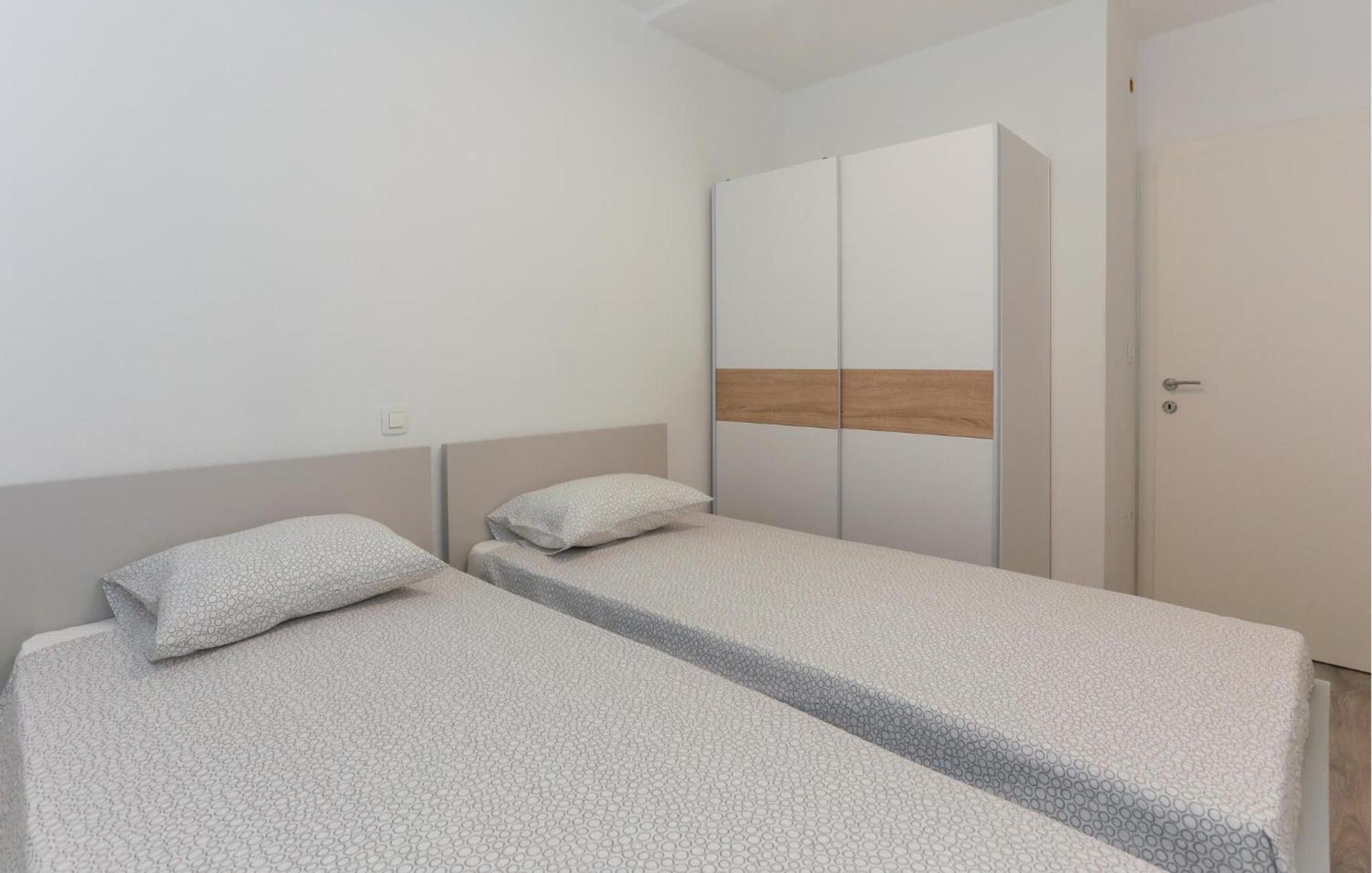 Cozy Apartment In Solin With Kitchen Zewnętrze zdjęcie