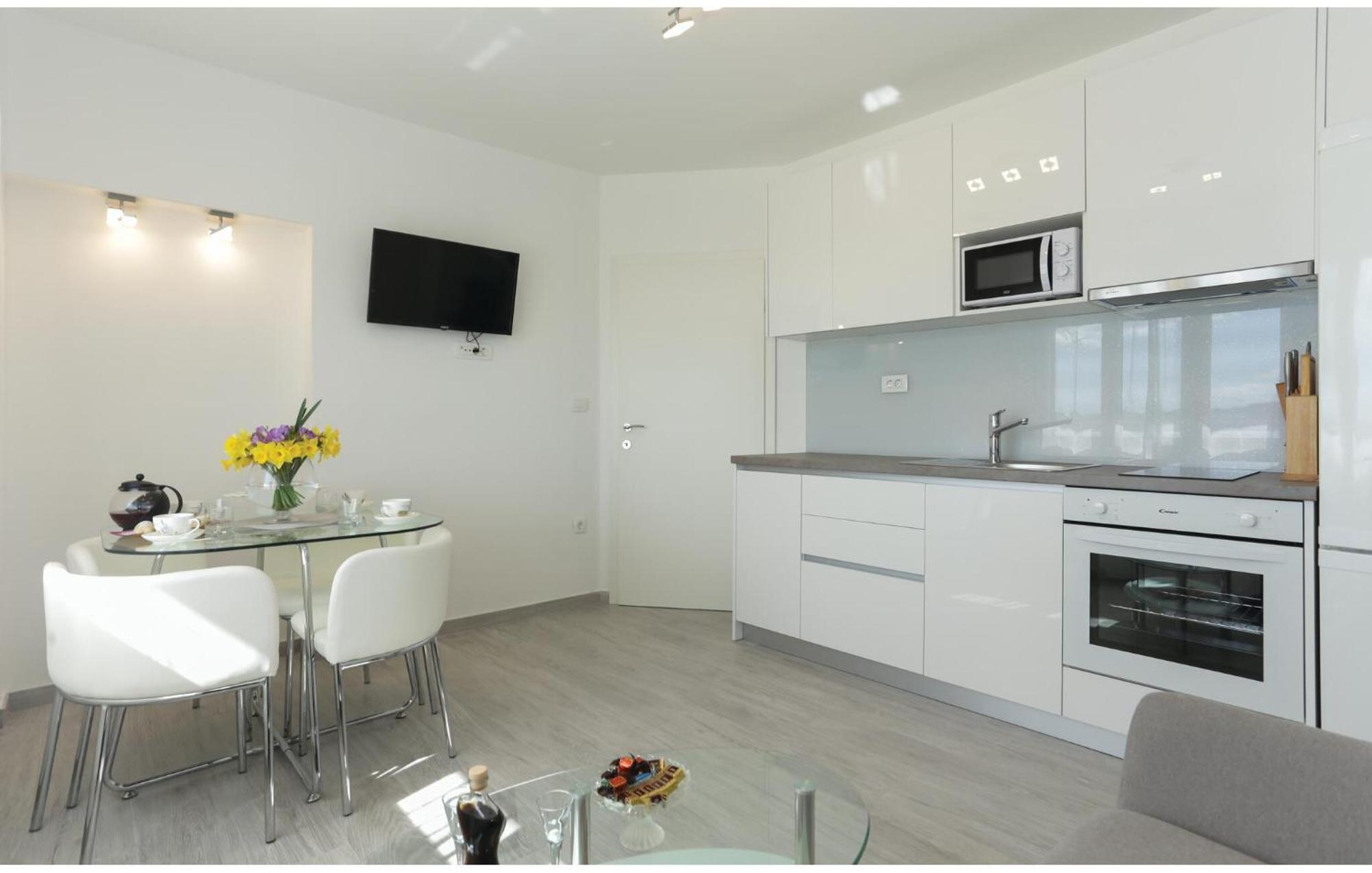 Cozy Apartment In Solin With Kitchen Zewnętrze zdjęcie